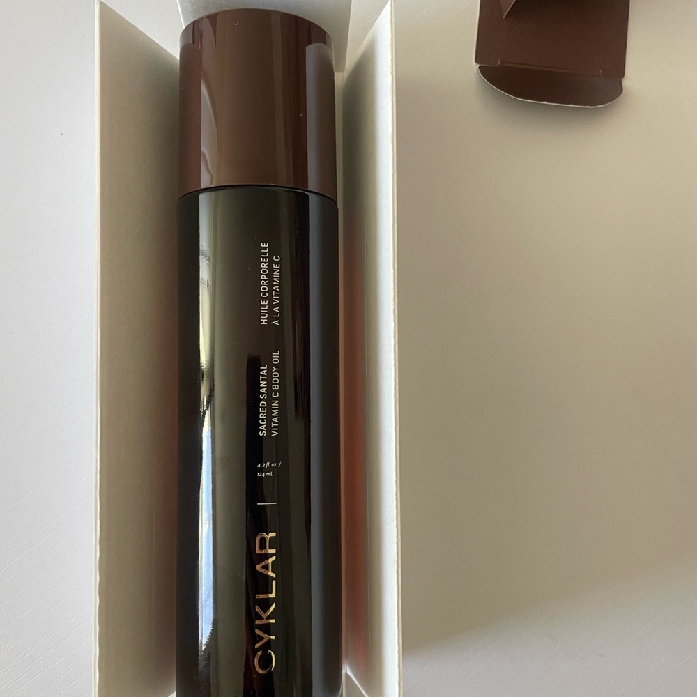 Cyklar- Sacred Santal vitamin c Body Oil - Picture 3 of 7